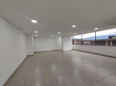 Oficina En Arriendo En Bogota En Santa Barbara A155509, 201 mt2