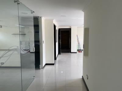 Oficina En Arriendo En Bogota En Santa Barbara A156388, 96 mt2