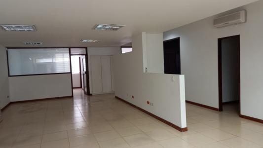 Oficina En Arriendo En Cali En Chipichape A156351, 130 mt2, 3 habitaciones