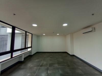 Oficina En Arriendo En Medellin A157887, 83 mt2