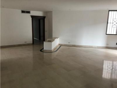 EN VENTA LUJOSO APTO EN ALTO PRADO, 210 mt2, 3 habitaciones