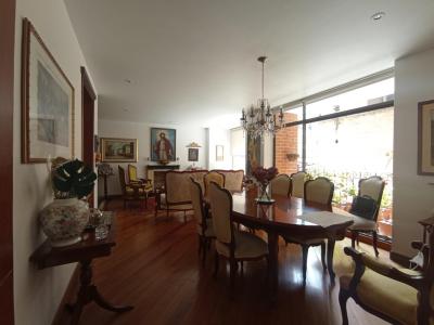 Apartamento En Venta En Bogota En El Chico V8688, 135 mt2, 3 habitaciones