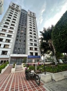 Apartamento En Venta En Cali En Los Cambulos V72308, 144 mt2, 3 habitaciones