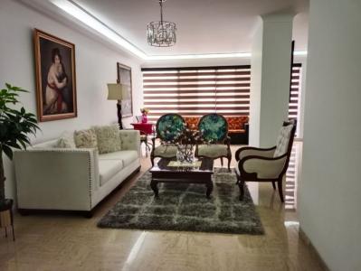 Apartamento En Venta En Cali En Aguacatal V72348, 224 mt2, 3 habitaciones