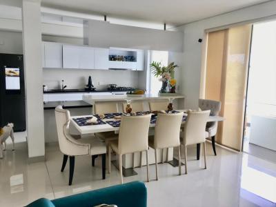 Apartamento En Venta En Cali En Ciudad Jardin V7190, 186 mt2, 3 habitaciones