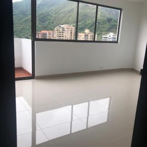 Apartamento En Venta En Cali En Santa Teresita V7348, 156 mt2, 4 habitaciones