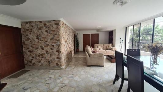 Apartamento En Venta En Cali En Los Cambulos V14392, 188 mt2, 5 habitaciones