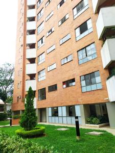 Apartamento En Venta En Cali En Ciudad Jardin V14438, 210 mt2, 4 habitaciones