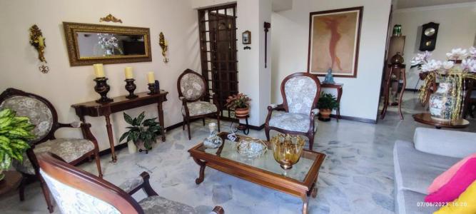 Apartamento En Venta En Cali En Urbanizacion La Flora V15125, 95 mt2, 3 habitaciones