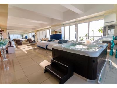 En Cartagena vendo espectacular apartamento frente al mar, 382 mt2, 5 habitaciones
