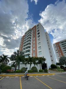 Apartamento En Venta En Cucuta En Via Tennis, Condominio Bari V56824, 150 mt2, 3 habitaciones