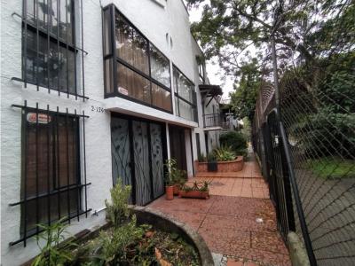 C - Venta Casa en Belén La Mota, Medellin, 304 mt2, 8 habitaciones