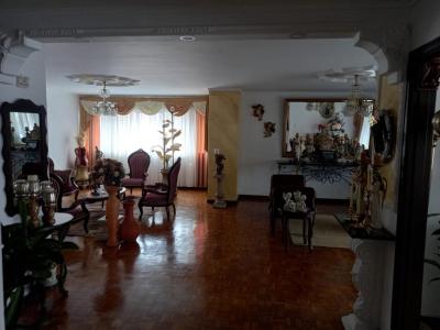 Apartamento En Venta En Medellin En Candelaria V74342, 350 mt2, 6 habitaciones