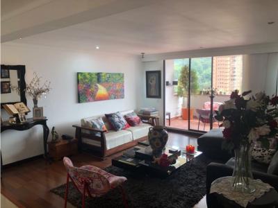 Apartamento en venta - Las Palmas, Loma al frente de restaurante Asia, 176 mt2, 3 habitaciones