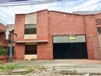 Bodega En Venta En Cali En Los Cambulos V15282, 450 mt2, 11 habitaciones