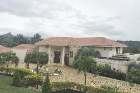 Venta De Casas En Anapoima, 1454 mt2, 5 habitaciones