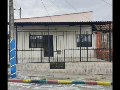  casa  triple rentas esquinera en el sector La Miranda , 140 mt2, 7 habitaciones