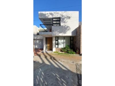 Casa de 2 pisos  en Venta en Conjunto de 3 casas, 235 mt2, 3 habitaciones