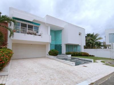 Casa En Venta En Barranquilla En Villa Campestre V52159, 304 mt2, 3 habitaciones