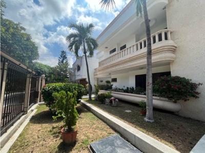 Casa independiente en venta, sector Villa Santos., 440 mt2, 4 habitaciones