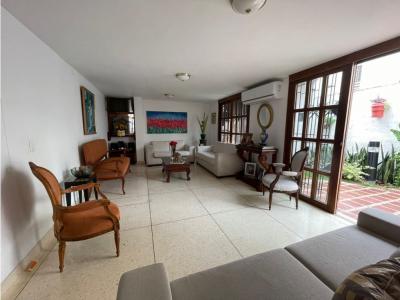 Venta HERMOSA Casa de dos PISOS en zona NORTE de Barranquilla, 191 mt2, 3 habitaciones