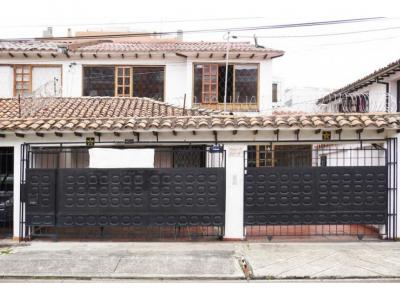 Vendo casa con jardines interiores Contador Bogotá, 290 mt2, 4 habitaciones