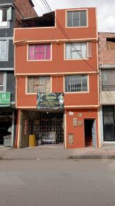 Casa En Venta En Bogota En El Amparo V47975, 85 mt2, 12 habitaciones