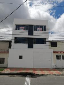Casa En Venta En Bogota En Villa Luz V54716, 425 mt2, 11 habitaciones