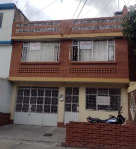 Casa En Venta En Bogota En Santa Rita Puente Aranda V54980, 250 mt2, 10 habitaciones