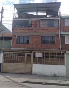 Casa En Venta En Bogota En Carabelas V55018, 350 mt2, 9 habitaciones