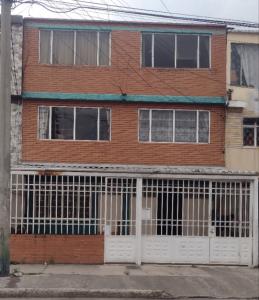 Casa En Venta En Bogota En Santa Rita Puente Aranda V55035, 320 mt2, 9 habitaciones