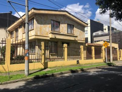 Casa En Venta En Bogota V55676, 311 mt2, 9 habitaciones