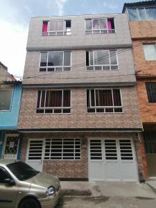 Casa En Venta En Bogota En Tibabuyes V57822, 180 mt2, 11 habitaciones