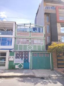 Casa En Venta En Bogota En Jazmin V58763, 231 mt2, 9 habitaciones