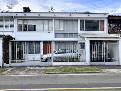 Casa En Venta En Bogota En Pontevedra V72289, 275 mt2, 6 habitaciones