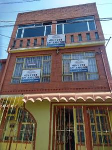 Venta De Casas En Bogota, 144 mt2, 5 habitaciones