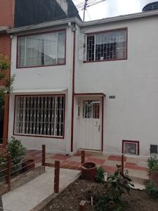 Venta De Casas En Bogota, 144 mt2, 4 habitaciones