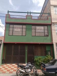 Venta De Casas En Bogota, 216 mt2, 6 habitaciones