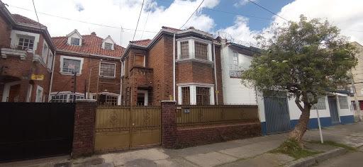 Venta De Casas En Bogota, 280 mt2, 7 habitaciones
