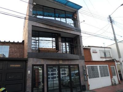 Venta De Casas En Bogota, 460 mt2, 8 habitaciones