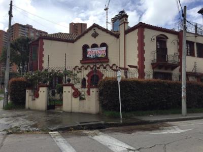 Venta De Casas En Bogota, 620 mt2, 8 habitaciones