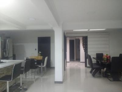 Venta De Casas En Bogota, 138 mt2, 6 habitaciones