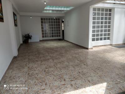 Casa En Venta En Bogota V9126, 239 mt2, 4 habitaciones