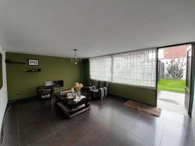 Casa En Venta En Bogota En Niza V46042, 476 mt2, 4 habitaciones