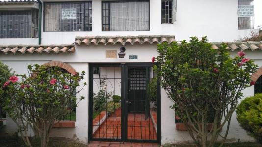 Casa En Venta En Bogota En Ilarco V54222, 232 mt2, 4 habitaciones