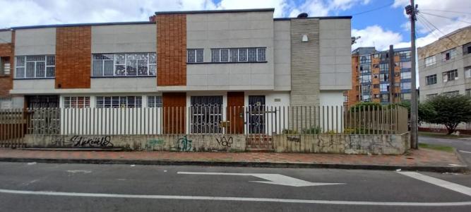 Casa En Venta En Bogota En Galerias V13684, 233 mt2, 5 habitaciones