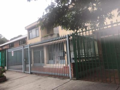 Casa En Venta En Bogota En La Castellana V48868, 300 mt2, 4 habitaciones