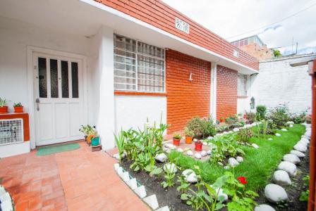 Casa En Venta En Bogota En Quiroga V61694, 325 mt2, 5 habitaciones