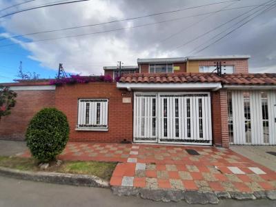 Casa En Venta En Bogota En La Esmeralda Teusaquillo V67655, 143 mt2, 3 habitaciones