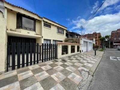 Casa En Venta En Bogota En Pontevedra V72183, 297 mt2, 3 habitaciones